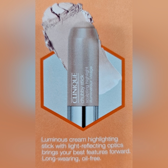 Clinique Summer Day Essentials Set- Facial Spray, Lips, Cream, and SPF Protector - Picture 6 of 9